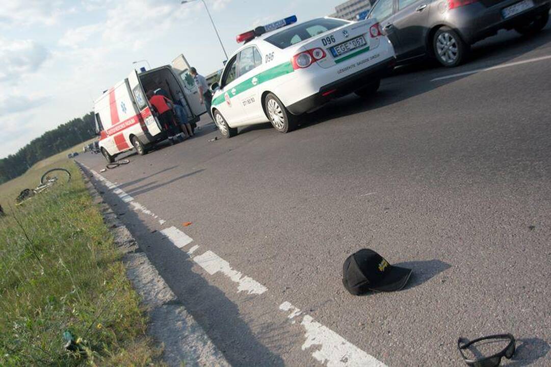 Motociklininkas pėsčiųjų perėjoje partrenkė dviratininką
