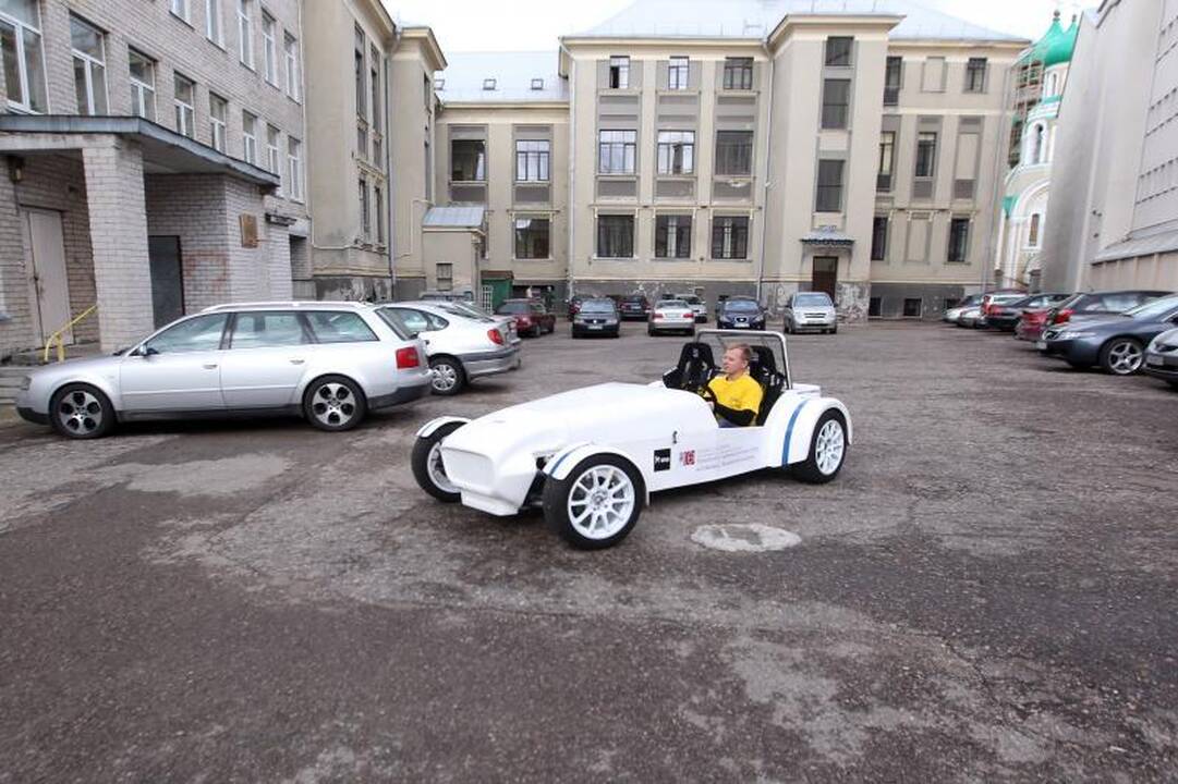 „Tyrėjų naktis“: pristatytas lietuviškas elektromobilis