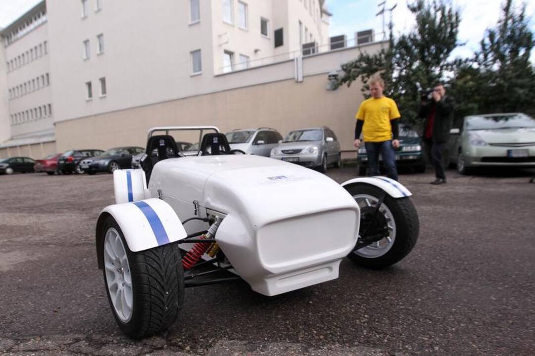 „Tyrėjų naktis“: pristatytas lietuviškas elektromobilis