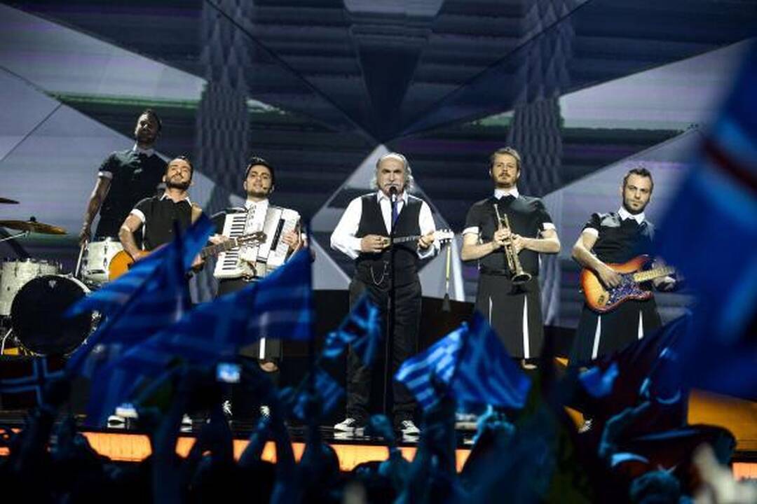 Šių metų „Eurovizijos“ akcentai – lesbiečių bučinys ir Graikijos krizė