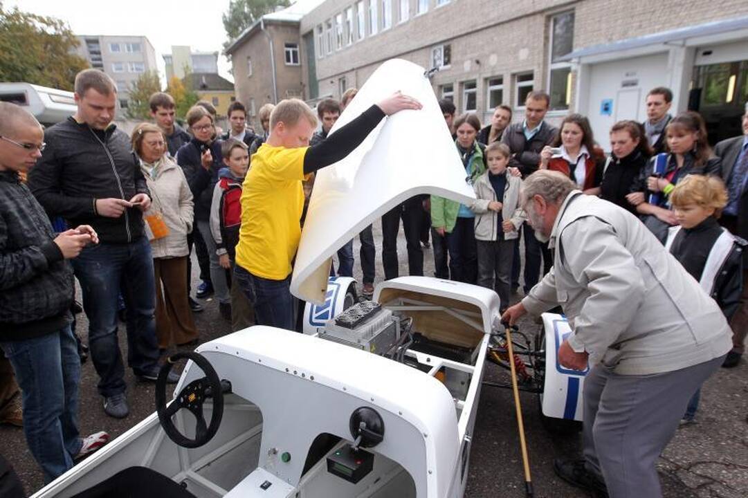 „Tyrėjų naktis“: pristatytas lietuviškas elektromobilis