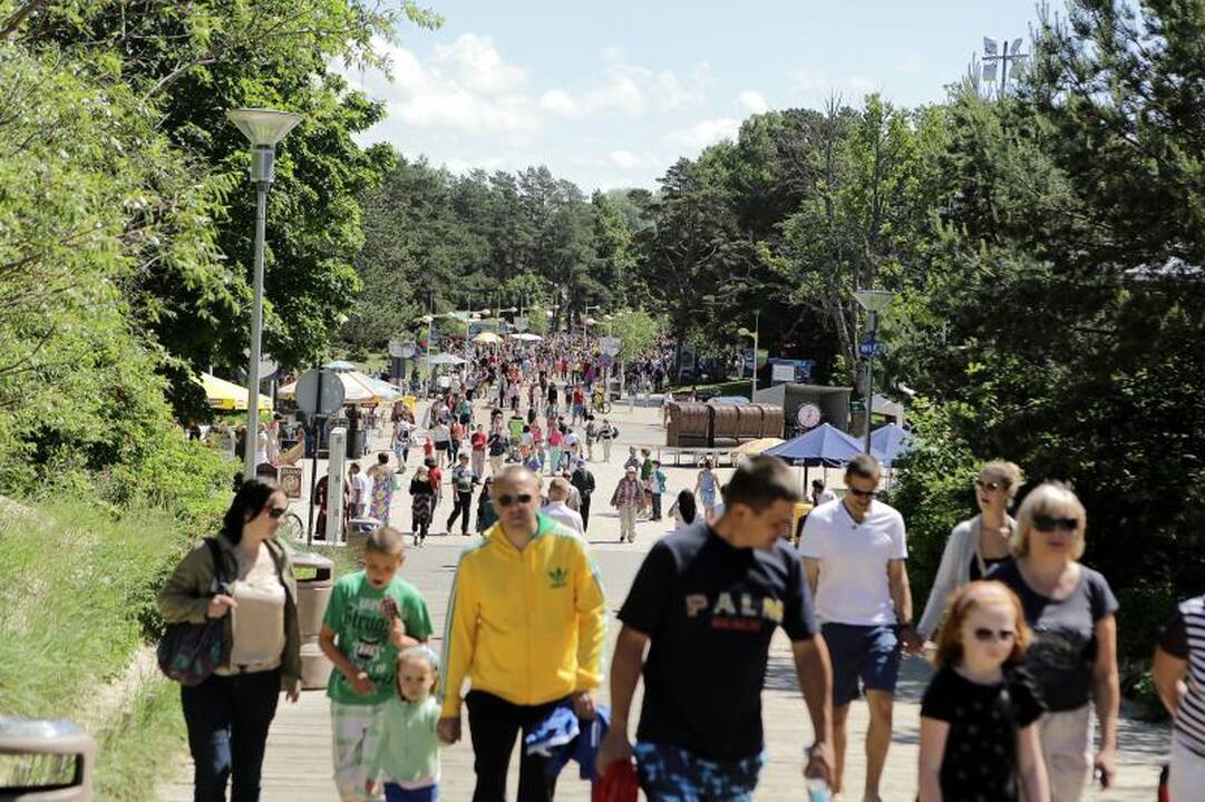 Kurortuose ūžė linksmybių ištroškę poilsiautojai (papildyta)