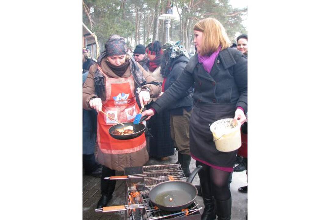 Neringoje žvejai stintas gaudė senoviškai