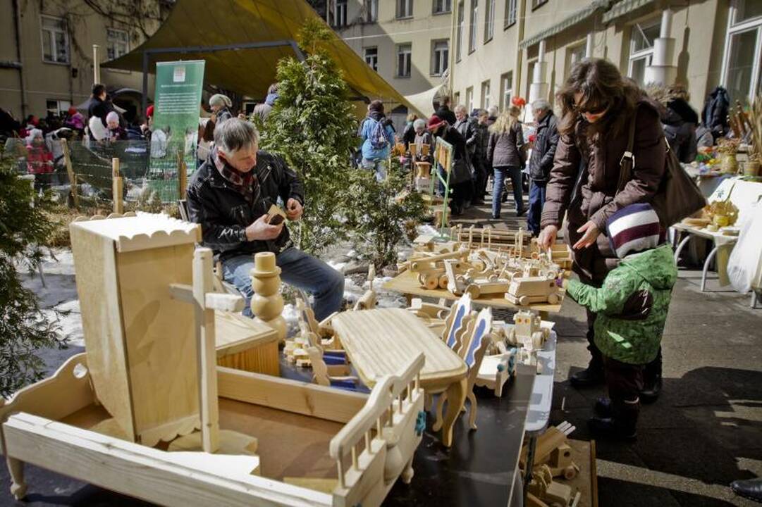 Pavasariškas oras vilniečius viliojo švęsti Atvelykį