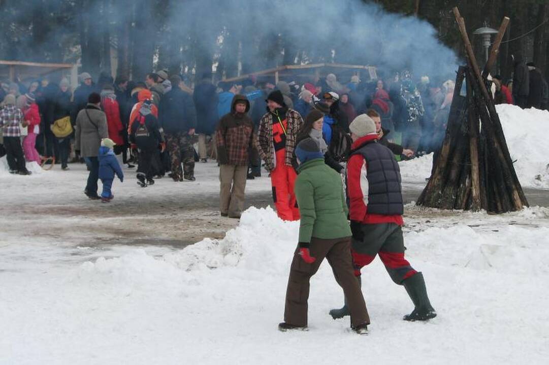 Neringoje žvejai stintas gaudė senoviškai