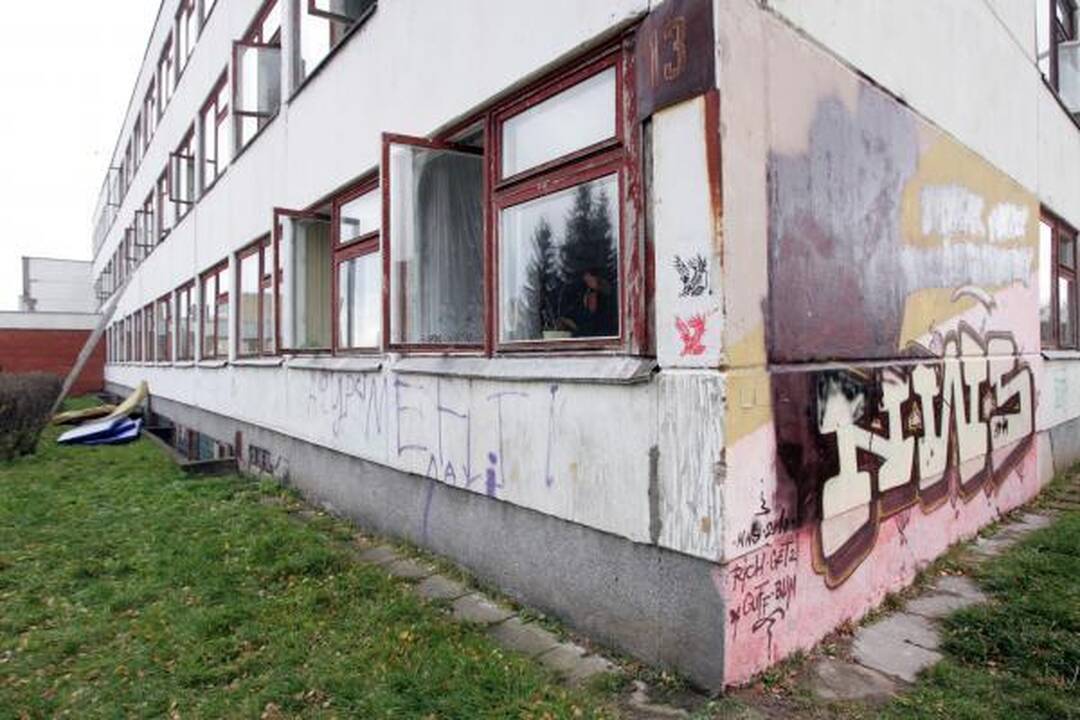 Sostinėje degė mokykla, vaikai lipo per langus (papildyta 11.54 val.)