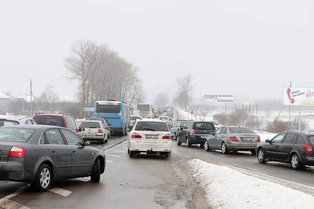 „Palangos stinta“: spūstys prie miesto prieigų dėl žuvelės už 2 litus