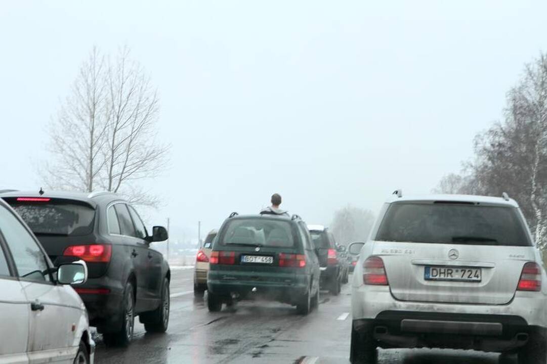 „Palangos stinta“: spūstys prie miesto prieigų dėl žuvelės už 2 litus