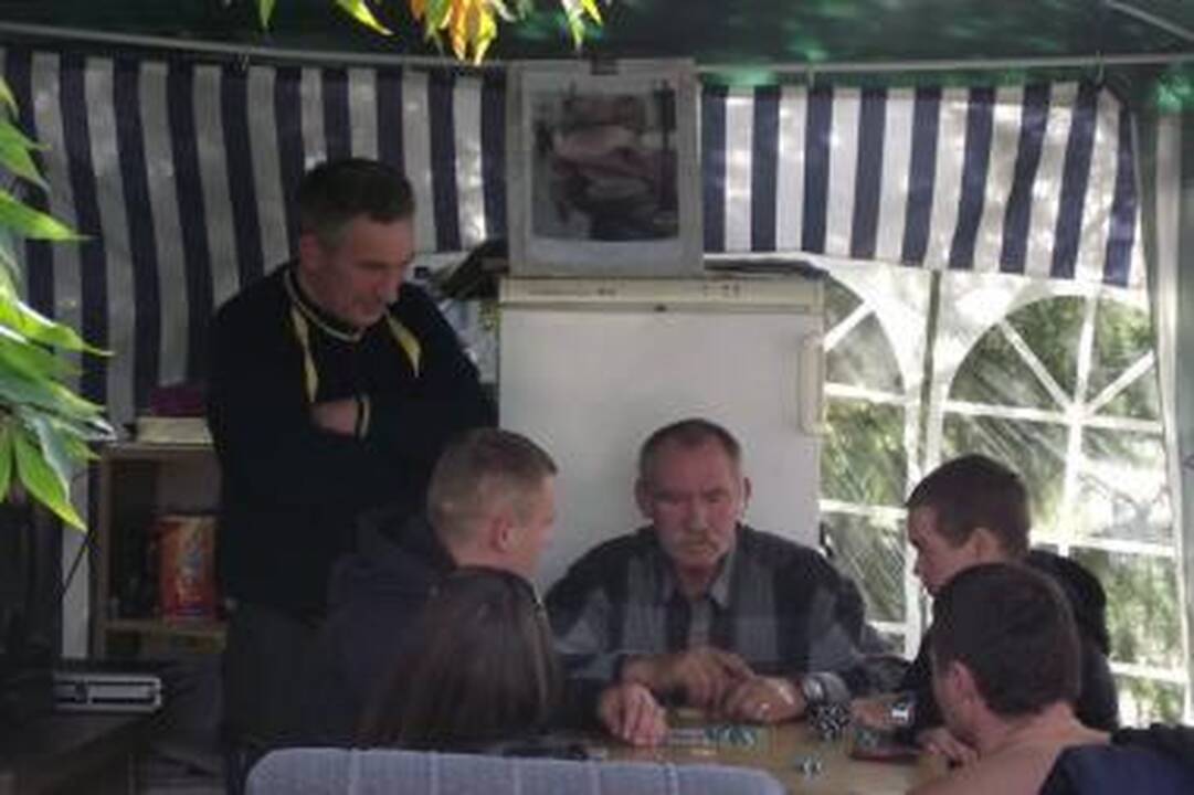 Klonio gatvės budėtojai renka pinigus namui ant ratų