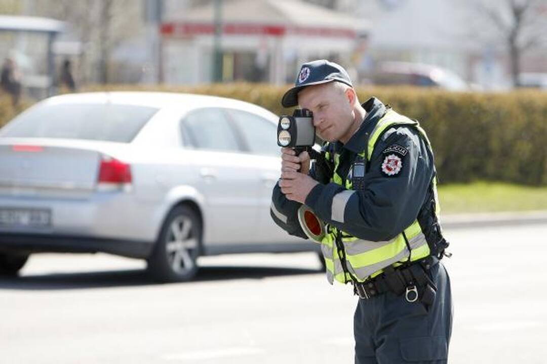 Policininkai aktyviau tikrins mašinų greitį