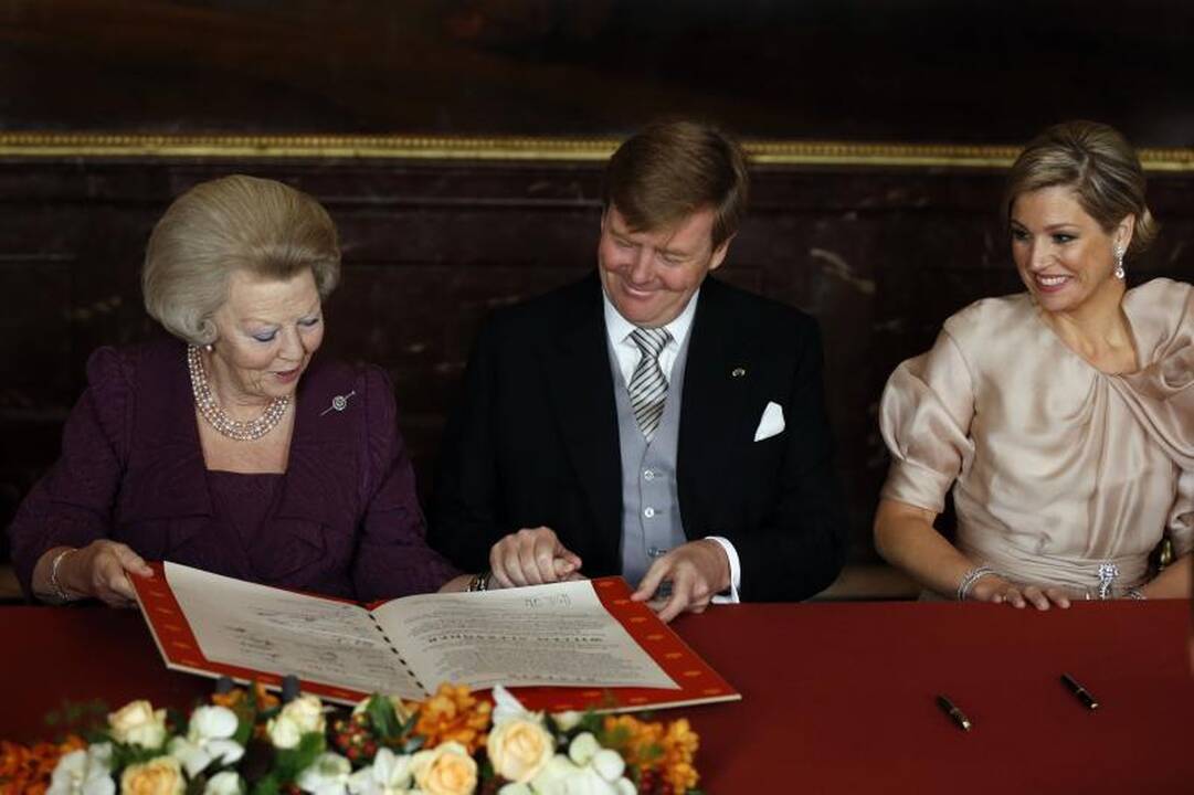 Nyderlandų karalienė Beatrix atsisakė sosto: nuo šiol valdo jos sūnus