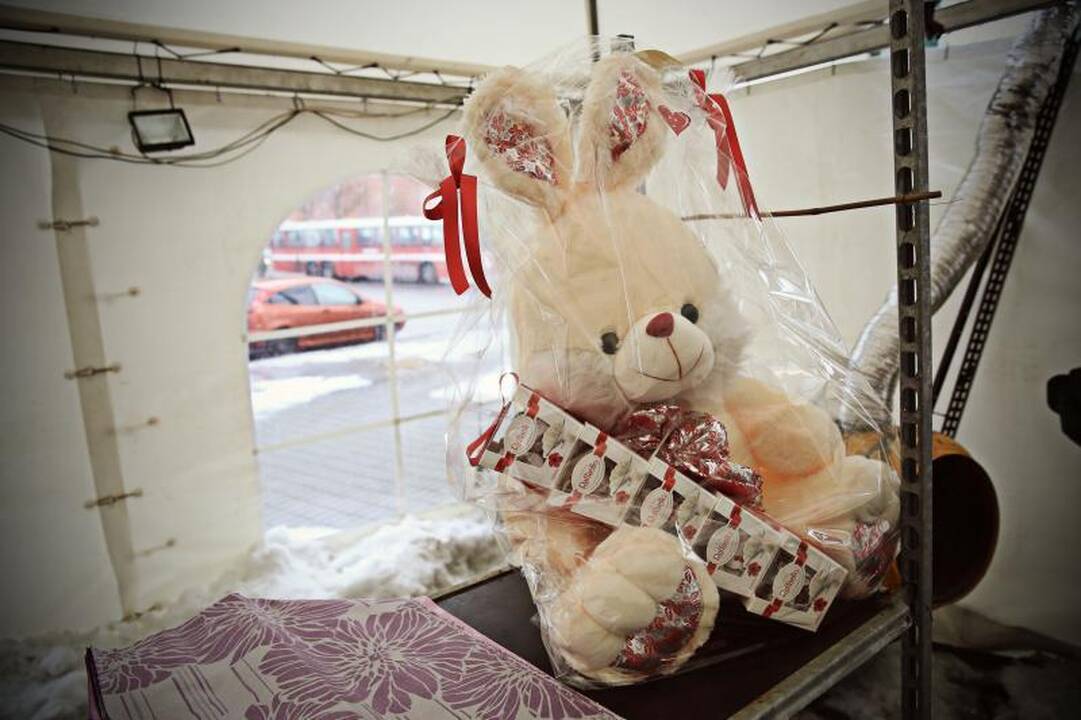 Meilės dieną Kaune – pustuštė Rotušė ir gėlių pirkimo bumas