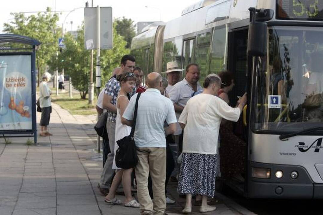 Nauja keleivių laipinimo tvarka Vilniuje prigyja sunkiai 