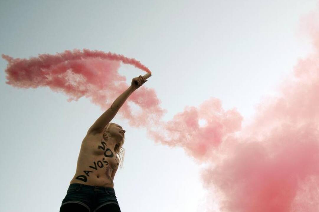 Pusnuogės „Femen“ aktyvistės surengė protestą prieš Davoso forumą