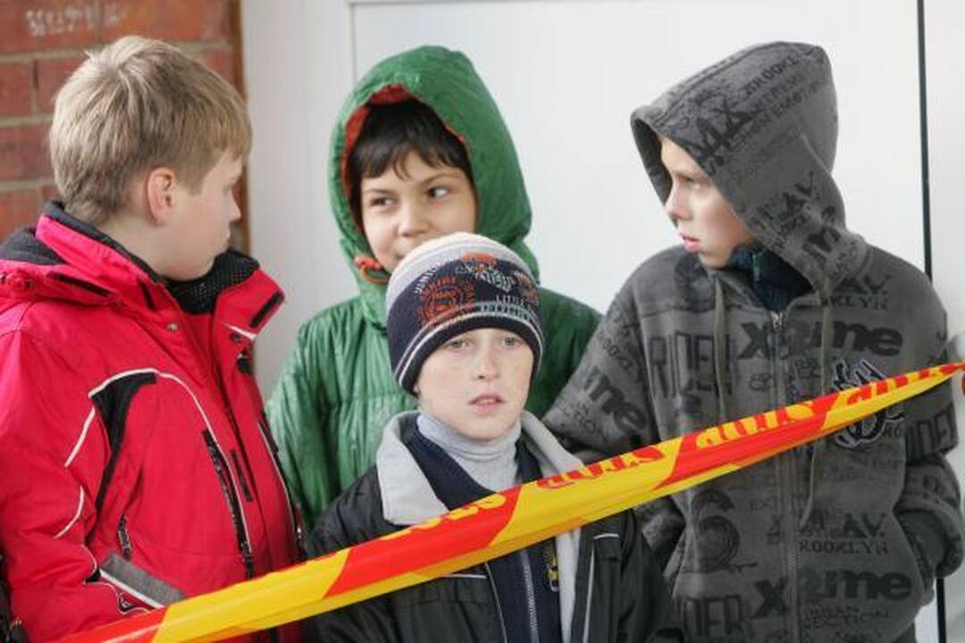 Sostinėje degė mokykla, vaikai lipo per langus (papildyta 11.54 val.)