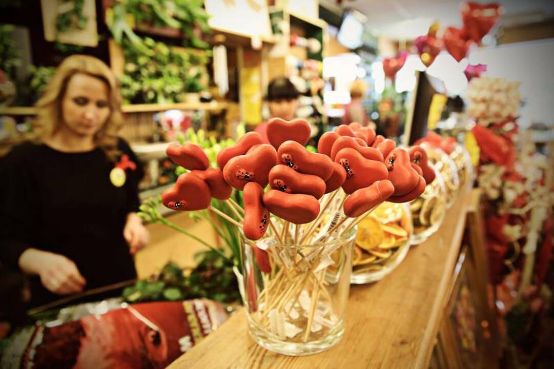 Meilės dieną Kaune – pustuštė Rotušė ir gėlių pirkimo bumas