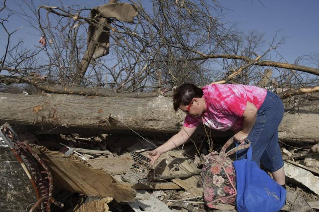 JAV vidurio vakaruose tornadai nusinešė devynias gyvybes
