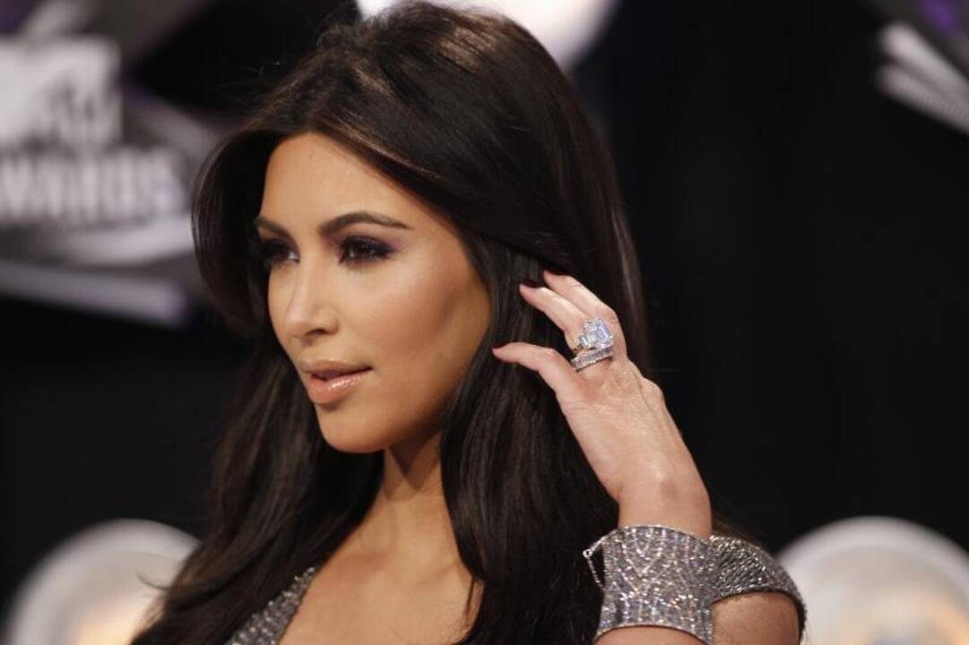 Kim Kardashian vyras jai neištikimas?   
