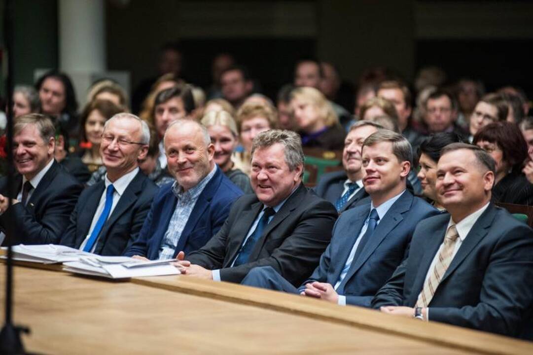 Tautinio paveldo virusas: iš molio dirbinių uždirba net trylikametis