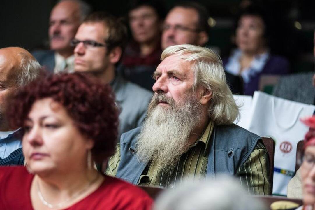 Tautinio paveldo virusas: iš molio dirbinių uždirba net trylikametis