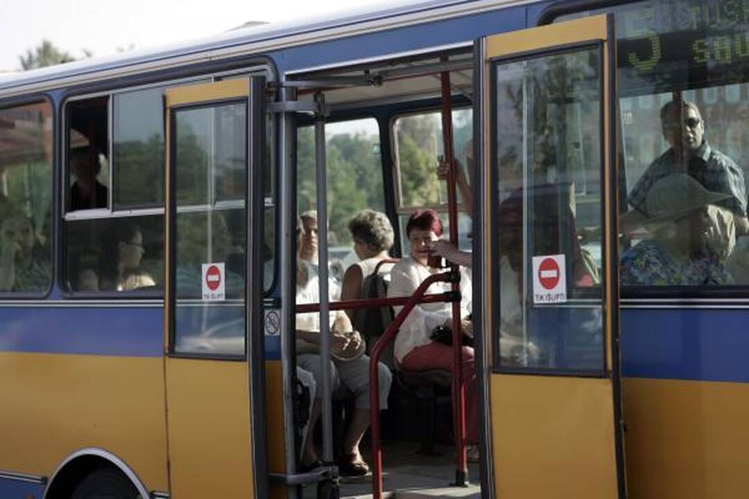 Nauja keleivių laipinimo tvarka Vilniuje prigyja sunkiai 