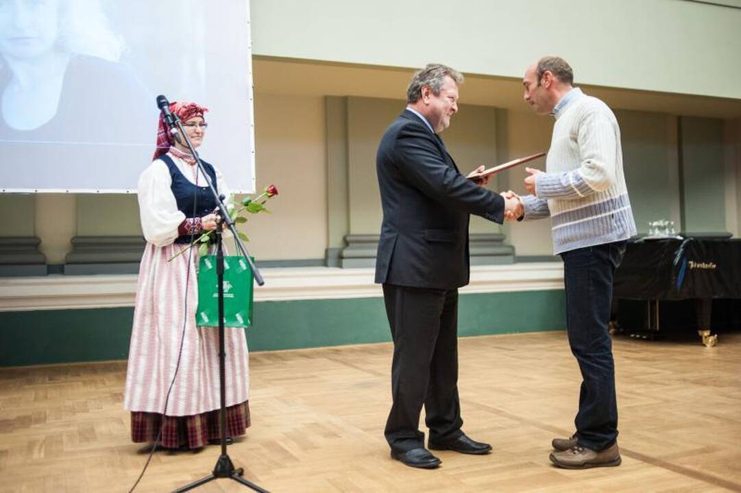 Tautinio paveldo virusas: iš molio dirbinių uždirba net trylikametis