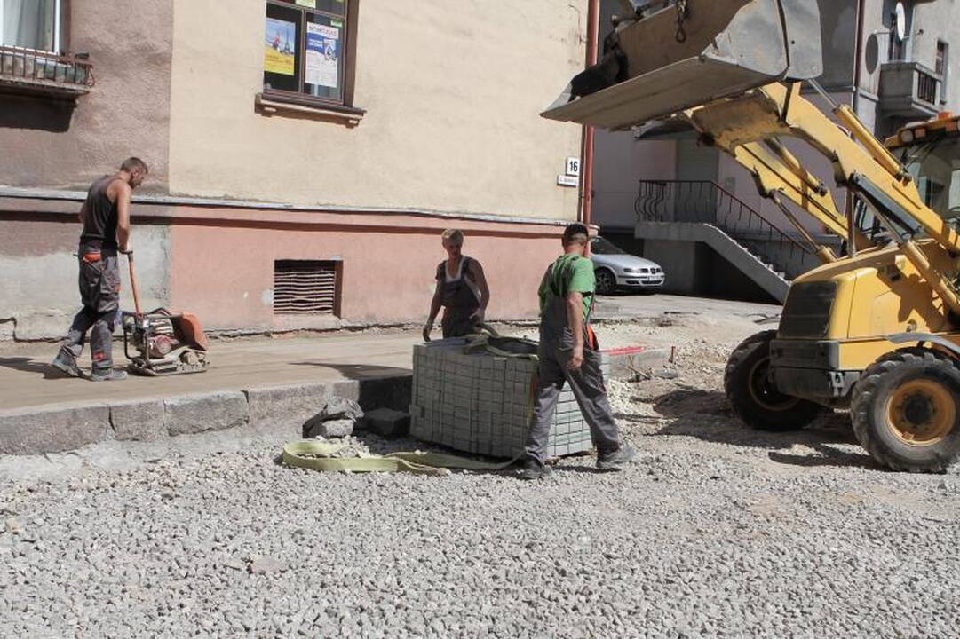 J.Janonio gatvėje pradėta kloti šaligatvius