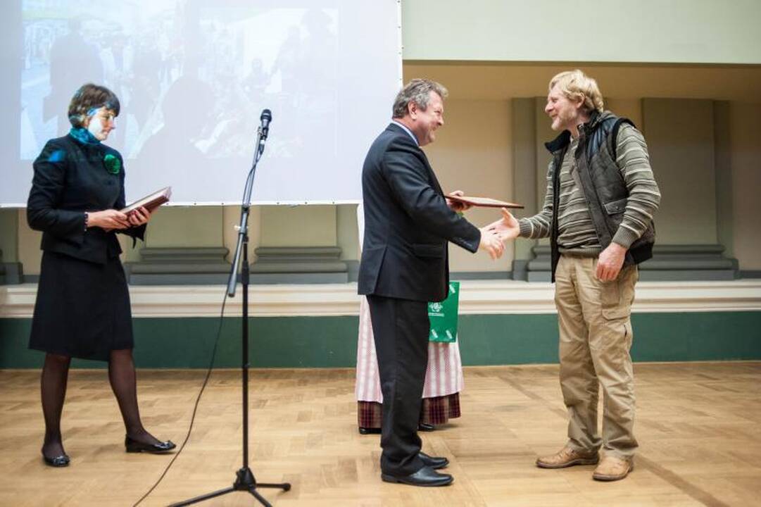 Tautinio paveldo virusas: iš molio dirbinių uždirba net trylikametis