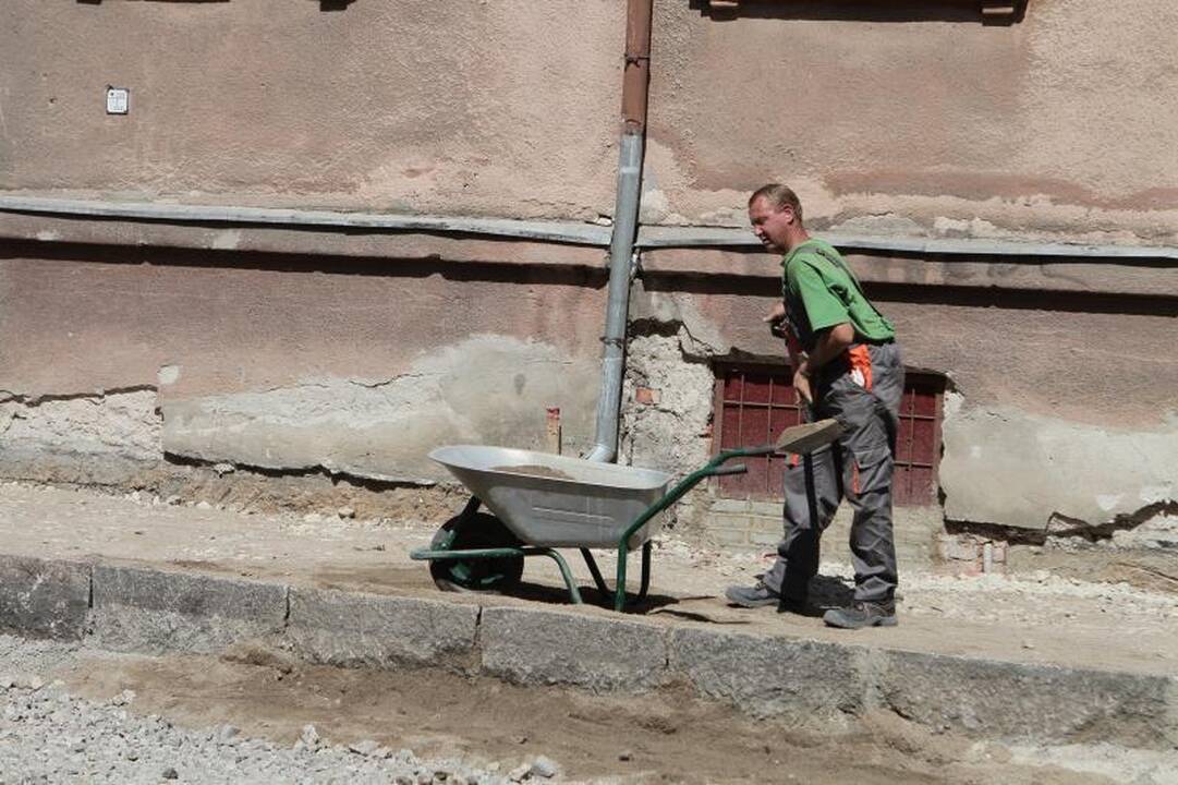 J.Janonio gatvėje pradėta kloti šaligatvius