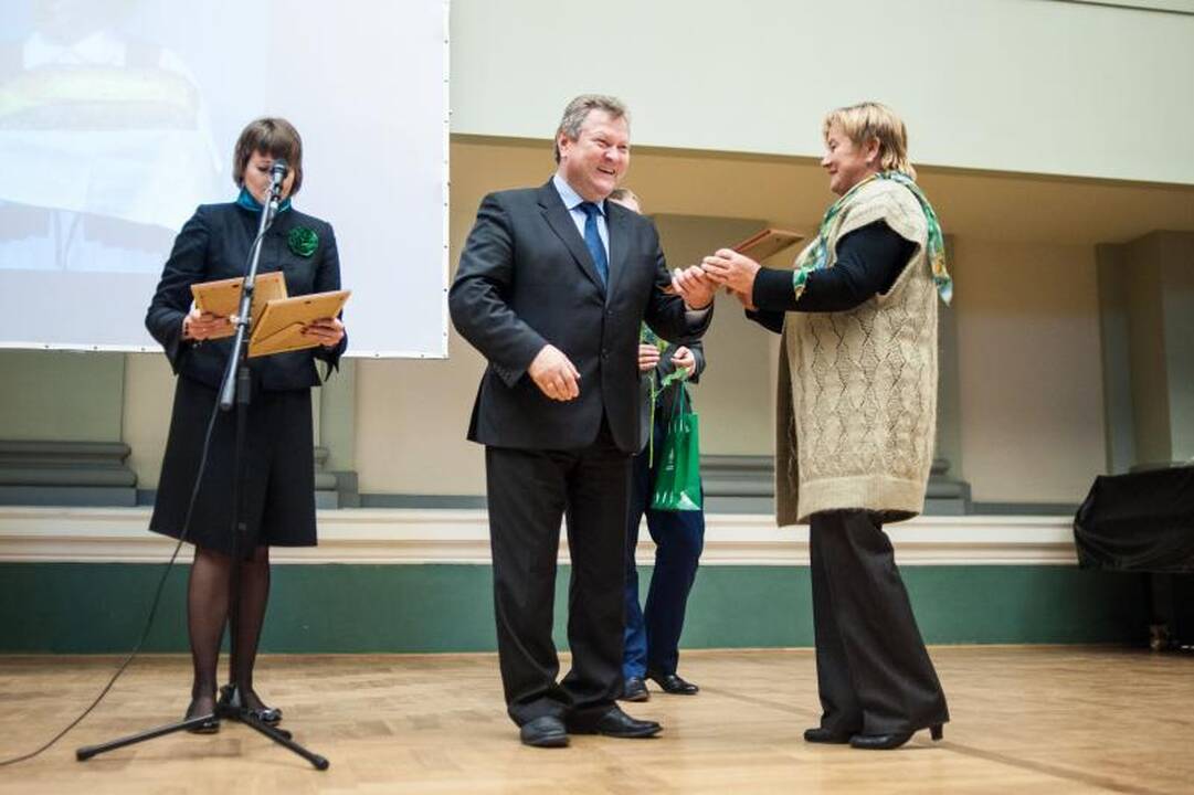 Tautinio paveldo virusas: iš molio dirbinių uždirba net trylikametis