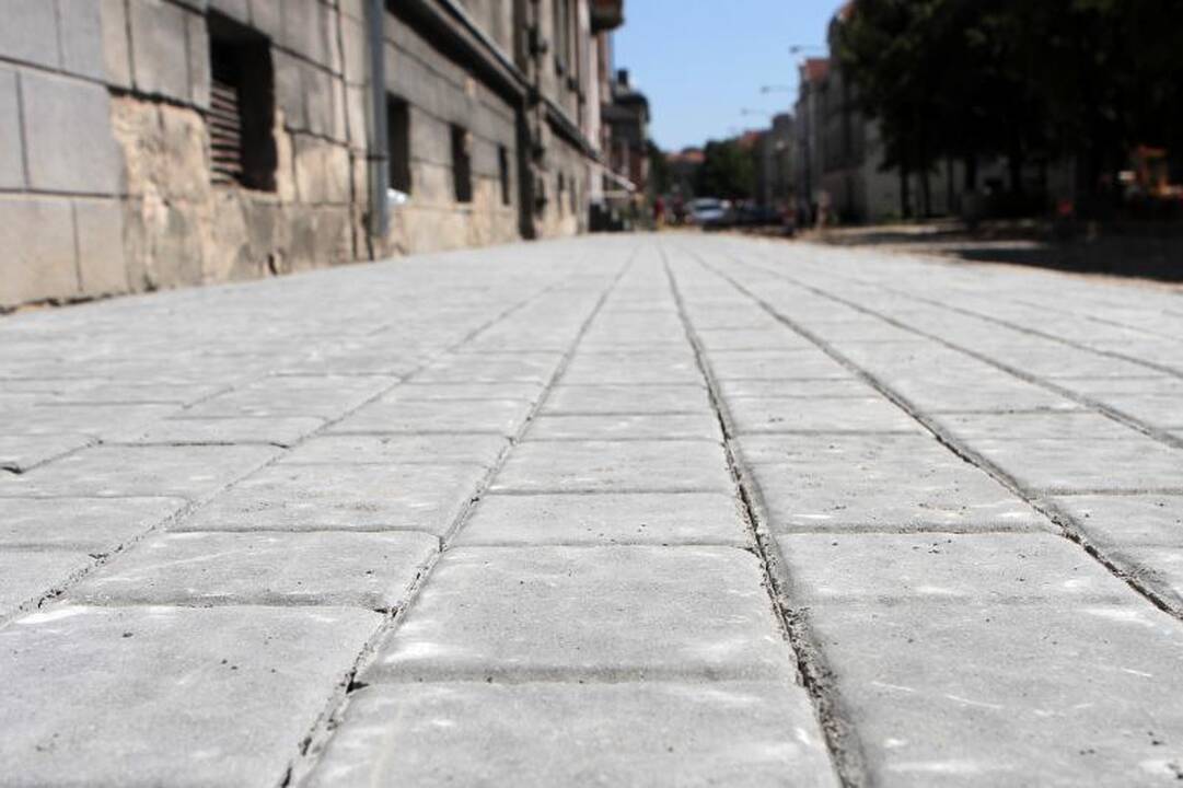 J.Janonio gatvėje pradėta kloti šaligatvius