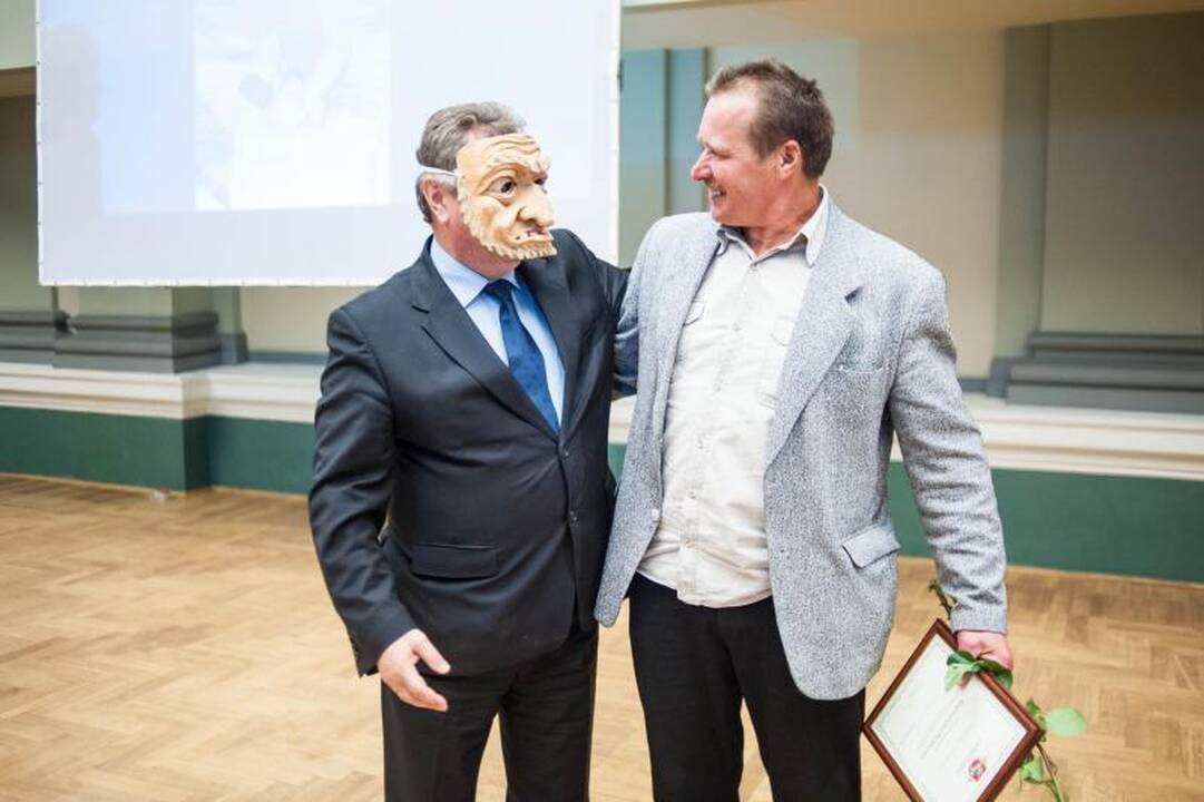 Tautinio paveldo virusas: iš molio dirbinių uždirba net trylikametis