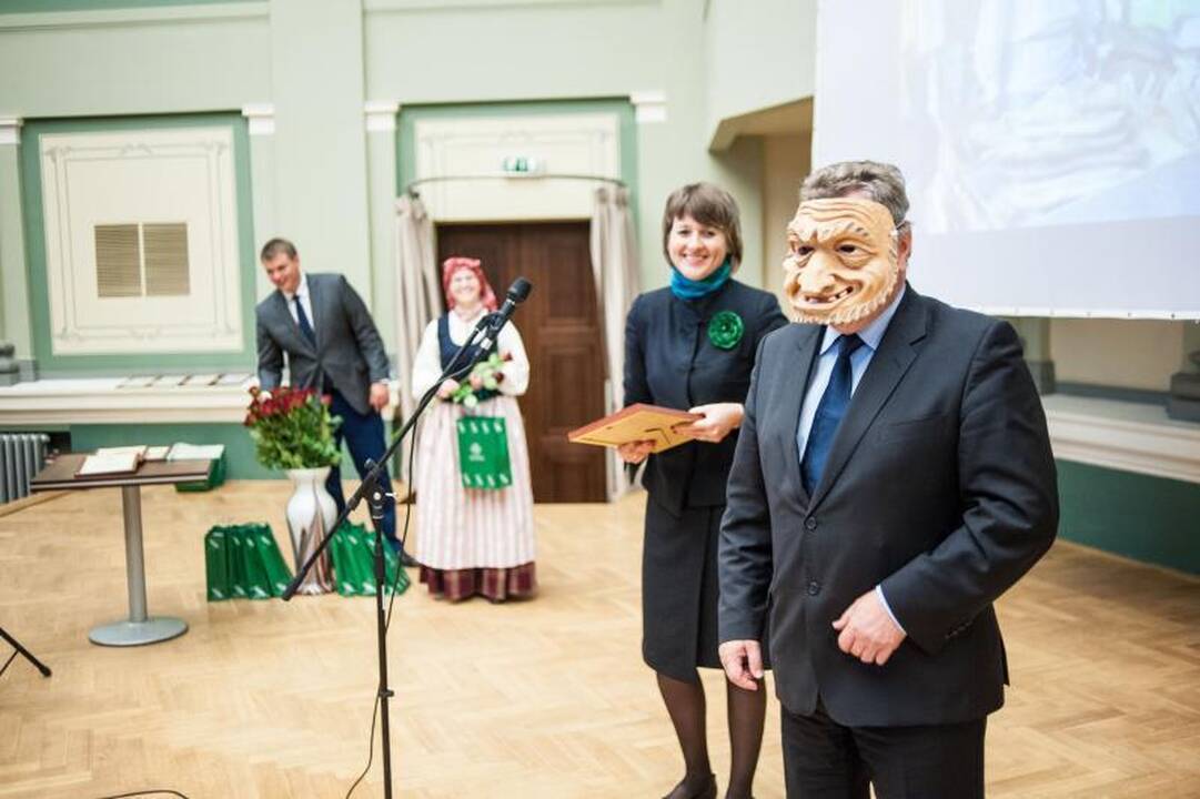 Tautinio paveldo virusas: iš molio dirbinių uždirba net trylikametis