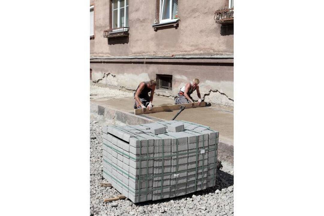 J.Janonio gatvėje pradėta kloti šaligatvius