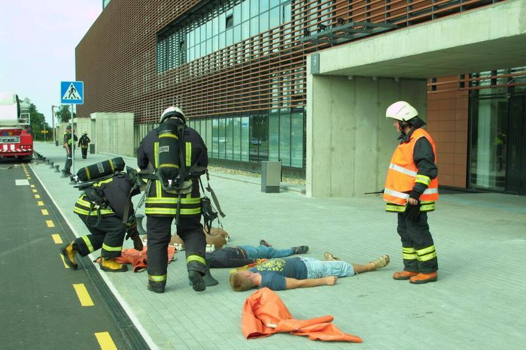 Klaipėdos arenoje – netikras gaisras ir sprogmuo (papildyta nuotraukomis)