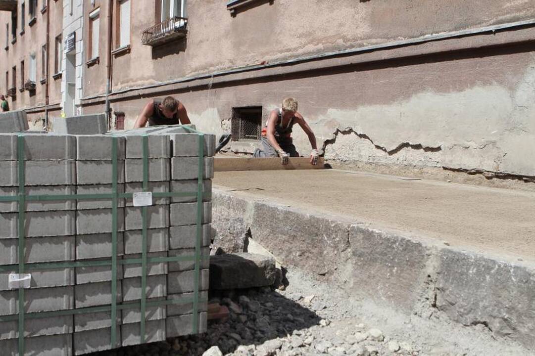 J.Janonio gatvėje pradėta kloti šaligatvius
