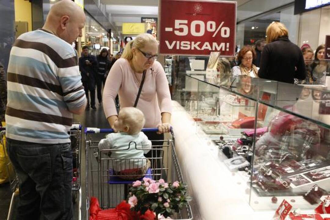 "Jamam": klaipėdiečiai "Akropolio" parduotuvėse tuštino lentynas
