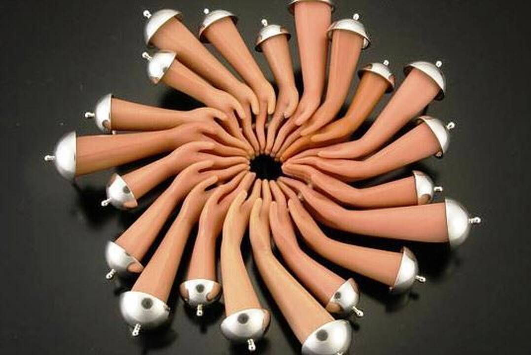 Lėlės Barbės paverstos papuošalais