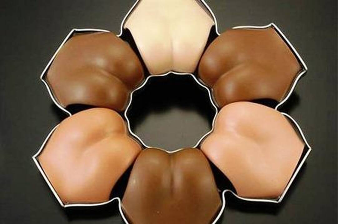 Lėlės Barbės paverstos papuošalais