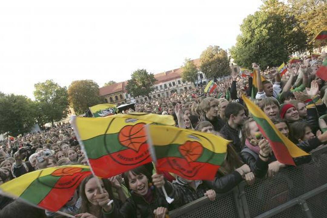 Lietuvos rinktinės krepšininkus Kaune sutiko tūkstantinė minia (papildyta)
