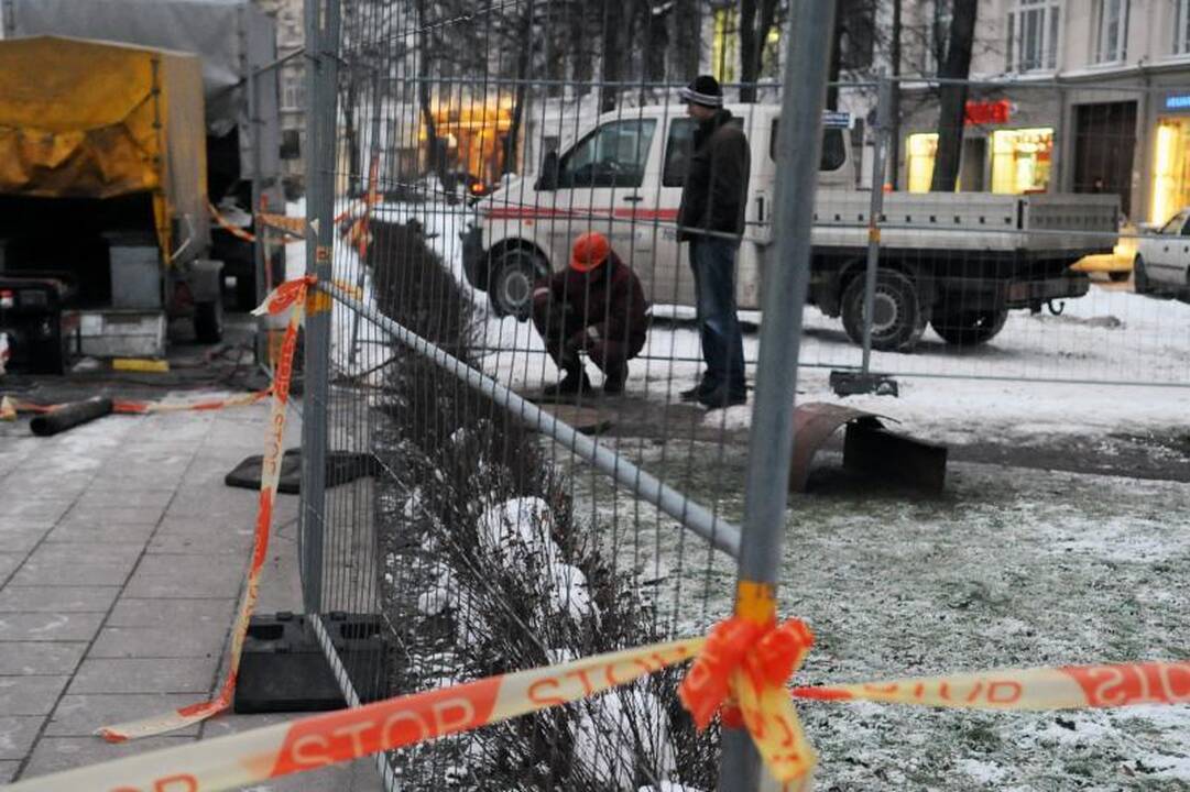 Vilniaus Vokiečių gatvėje trūko vamzdis  