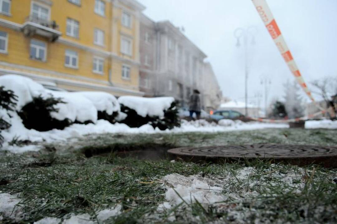 Vilniaus Vokiečių gatvėje trūko vamzdis  