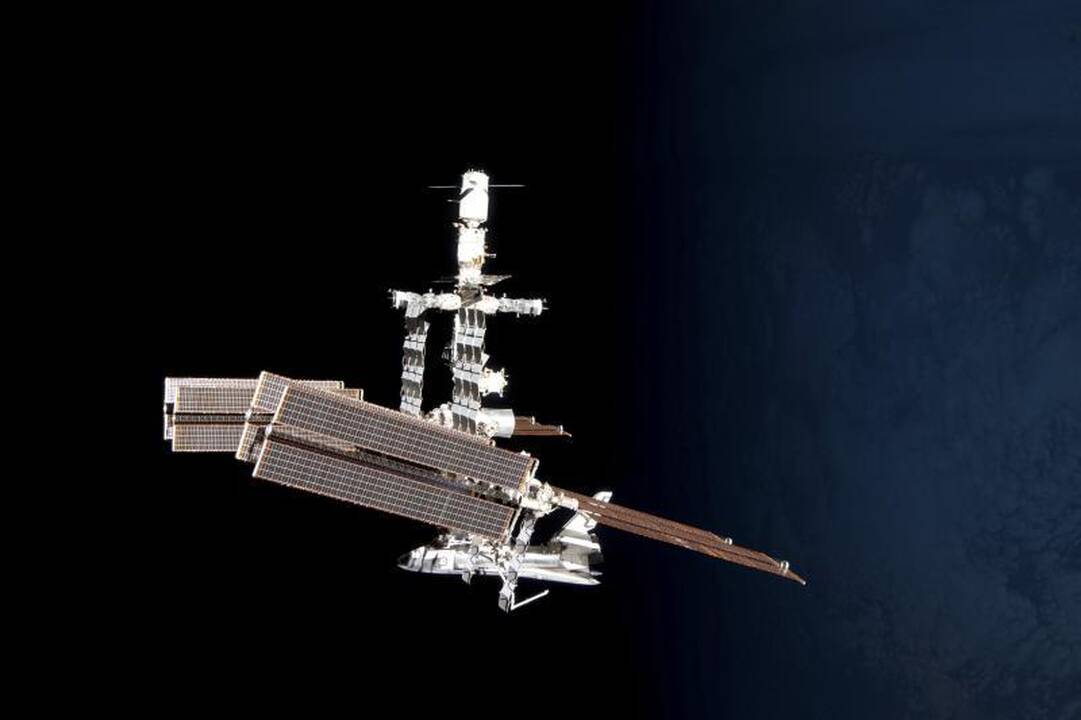TKS ir "Endeavour" draugystė