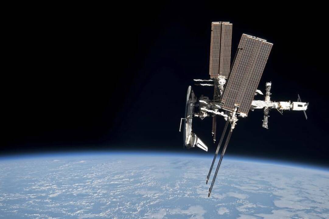 TKS ir "Endeavour" draugystė