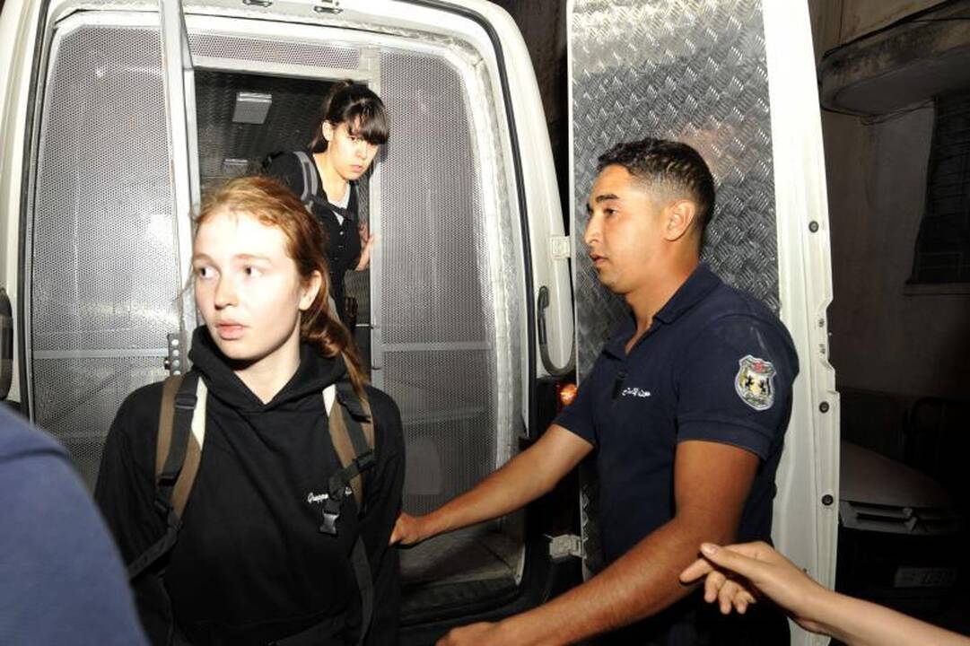Lygtinai nuteistos „Femen“ aktyvistės paleistos iš Tuniso kalėjimo