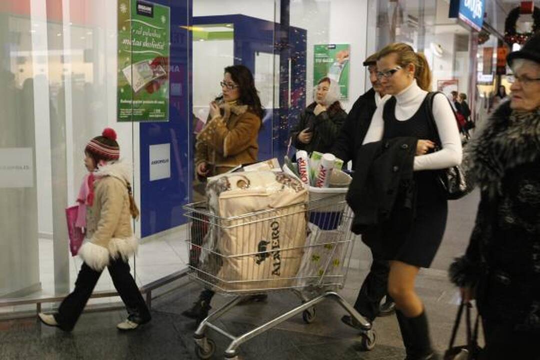 "Jamam": klaipėdiečiai "Akropolio" parduotuvėse tuštino lentynas