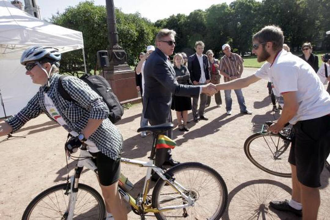 Vilniuje sutikti iš Didžiosios Britanijos dviračiais atvykę lietuviai