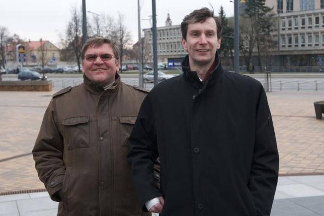 A. Paleckis prie savivaldybės degino šiukšles (papildyta)