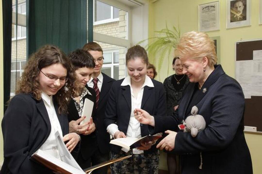 Prezidentė moksleiviams Trakuose: jei sakome, kad Lietuvoje blogai, blogi esame patys