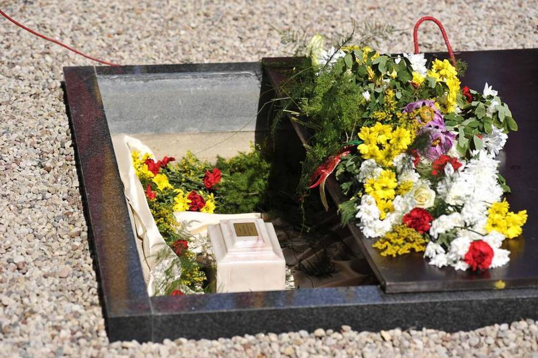 J.Brazaičio palaikų perlaidojime dabartinių šalies vadovų nebuvo